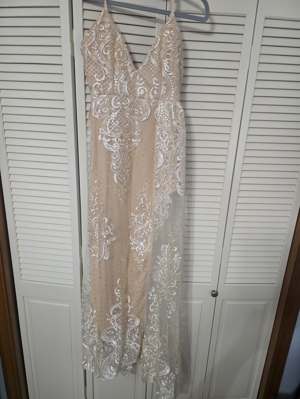 Elegant Nude Lace Evening Dress with White Embroidery